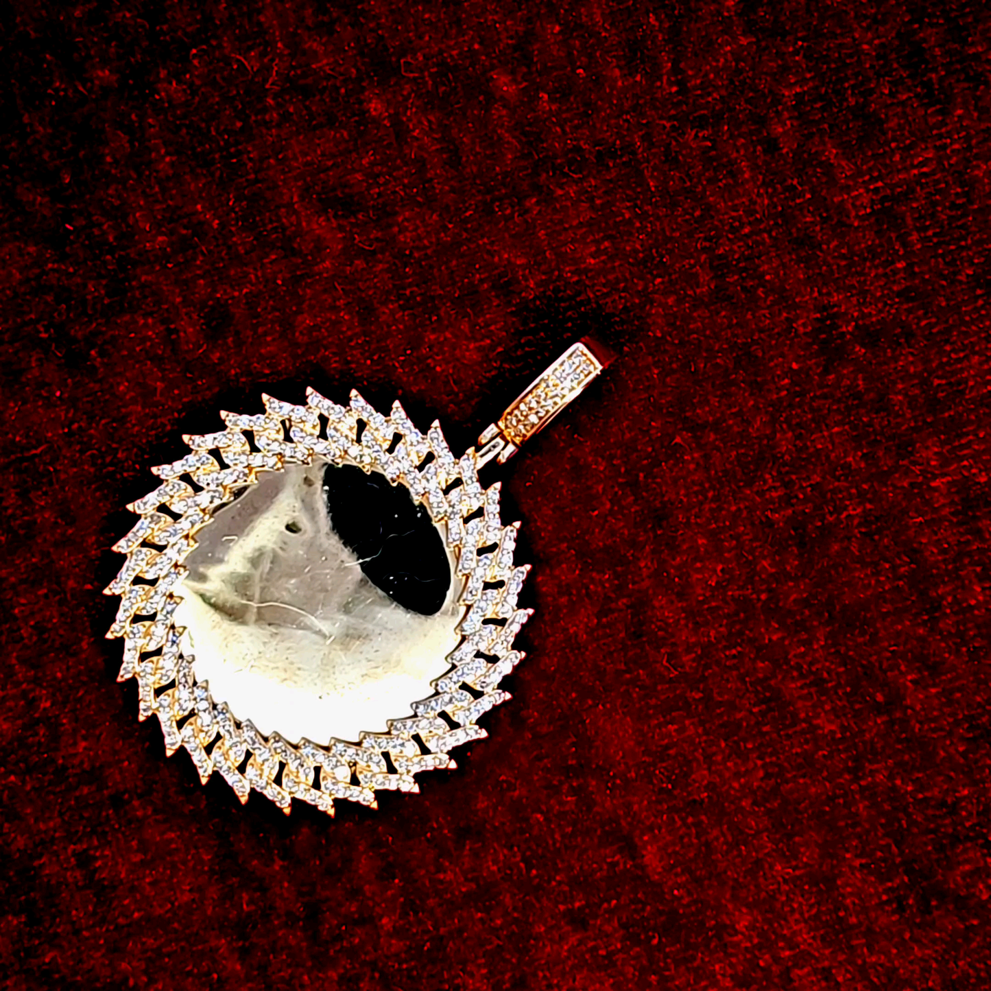 Diamond-Studded Memory Pendant 1.25 ct. 10K Yellow Gold