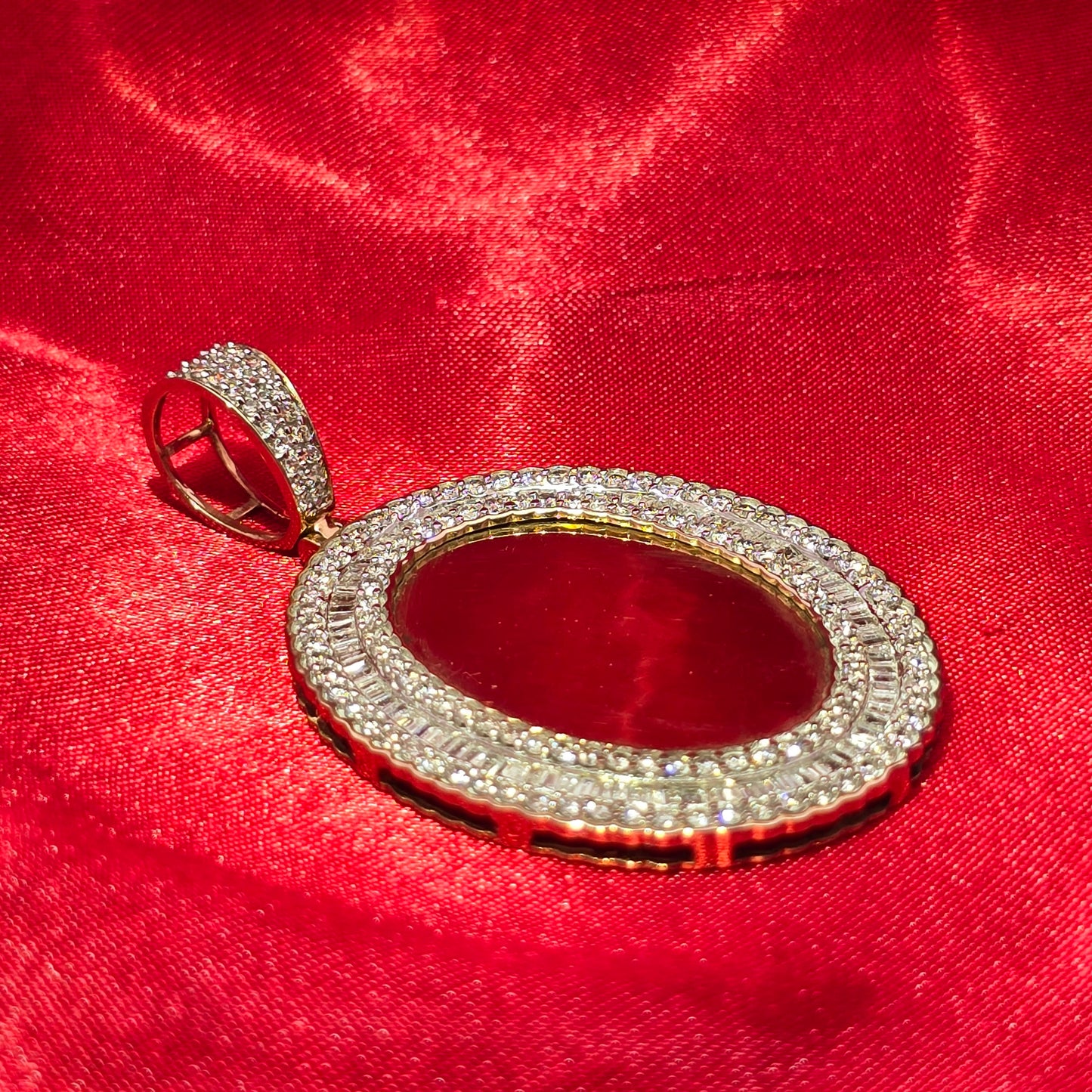 10k Yellow Gold Diamond Oval Memory Pendant 3.0 ctw