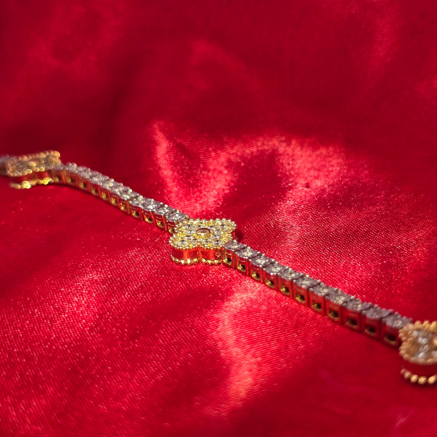 Women's Diamond Clover Tennis Bracelet 2.40 ctw 10K Yellow Gold