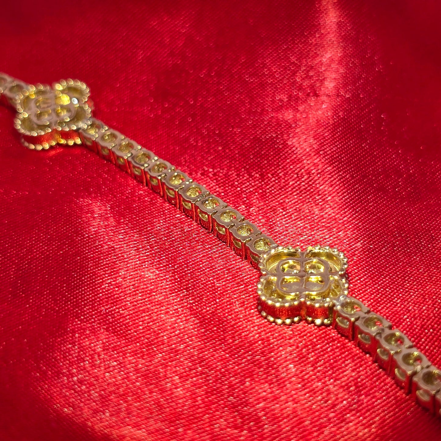 Women's Diamond Clover Tennis Bracelet 2.40 ctw 10K Yellow Gold