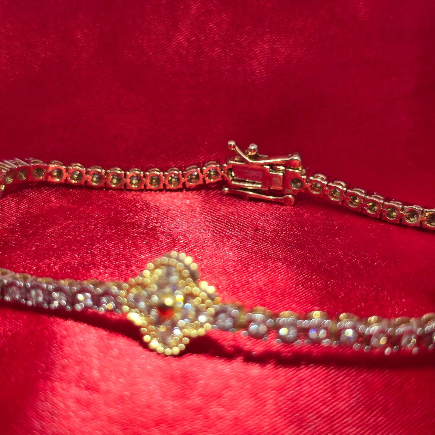 Women's Diamond Clover Tennis Bracelet 2.40 ctw 10K Yellow Gold