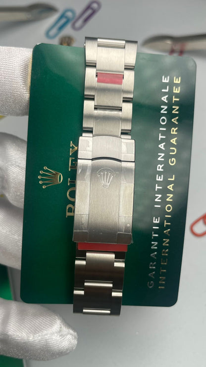 41mm Oyster Perpetual
Stainless steel - Black dial
All original - Full bracelet - unworn - original box, card and white hang tag