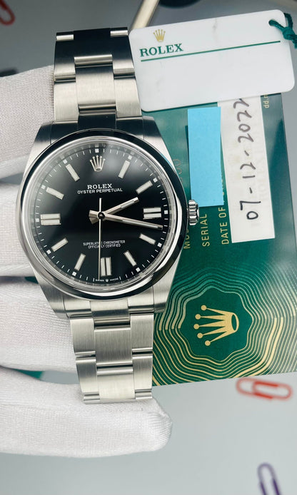 41mm Oyster Perpetual
Stainless steel - Black dial
All original - Full bracelet - unworn - original box, card and white hang tag